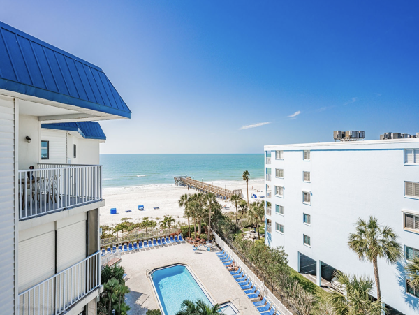 Gulf View Vacation Rentals Indian Shores 3-Bedroom Penthouse with Pool